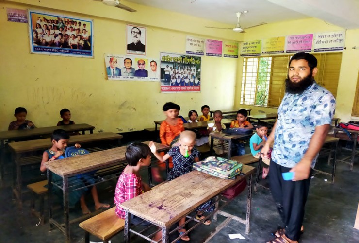 প্রাথমিক বিদ্যালয়ের পাঠদান চলছে এক শিক্ষক দিয়েই